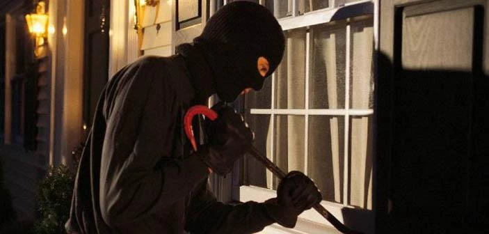 Εισβολή κουκουλοφόρων σε σπίτι στον Γέρακα – Απείλησαν ζευγάρι με κατσαβίδια και το λήστεψαν